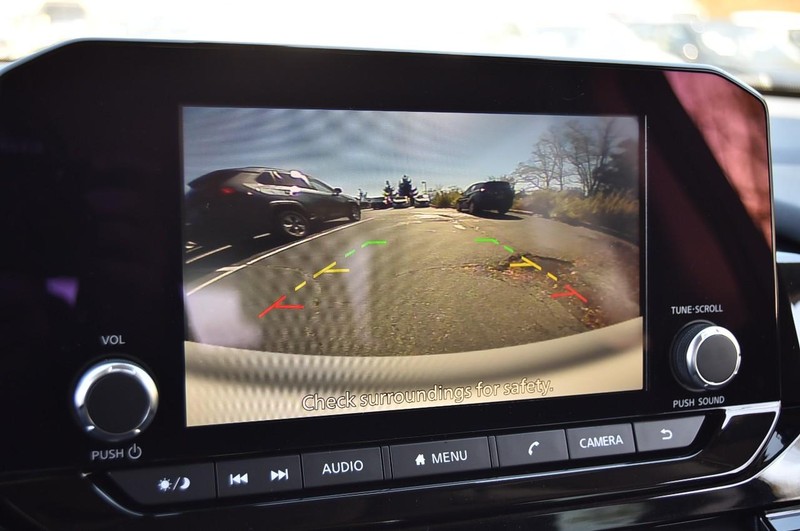 Nissan Pathfinder Vehicle Image 13