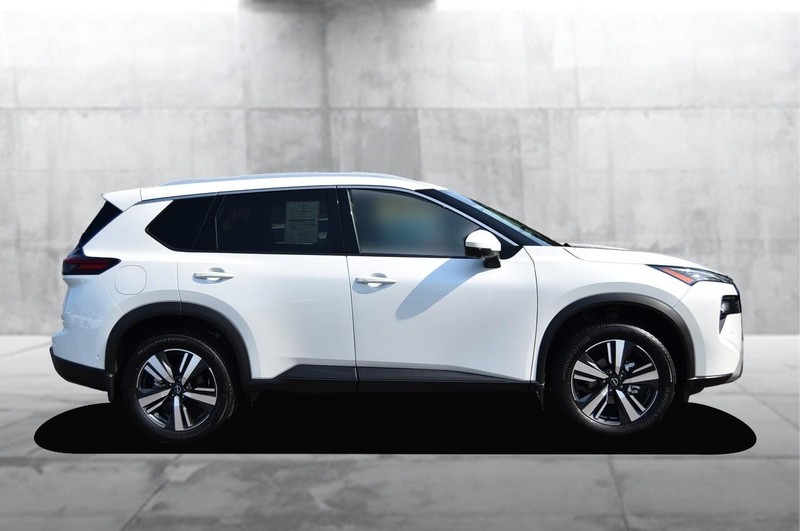 Nissan Rogue Vehicle Image 05