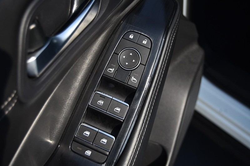Nissan Rogue Vehicle Image 09
