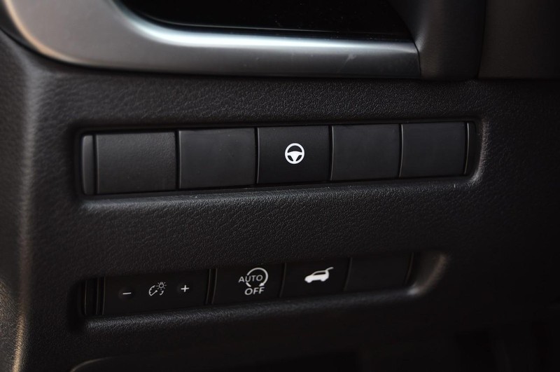 Nissan Rogue Vehicle Image 12