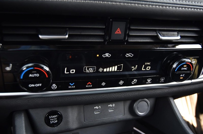 Nissan Rogue Vehicle Image 18