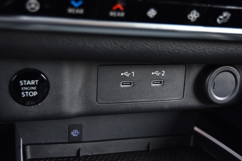Nissan Rogue Vehicle Image 19