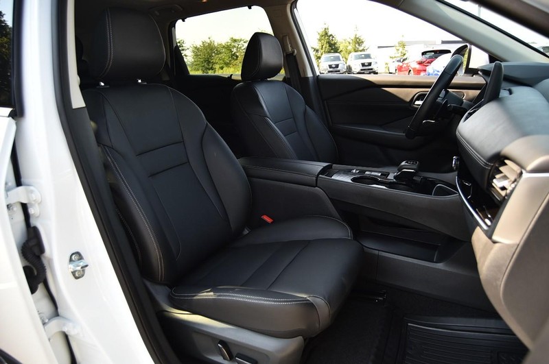 Nissan Rogue Vehicle Image 23