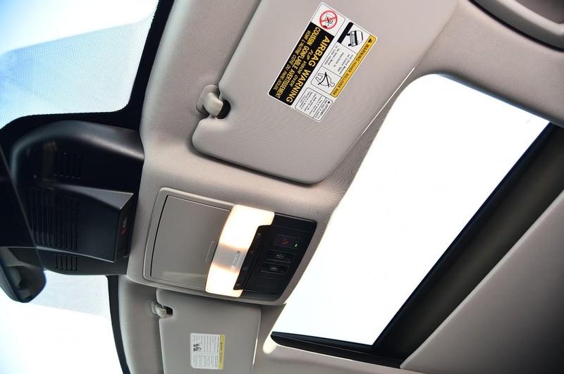 Nissan Rogue Vehicle Image 24