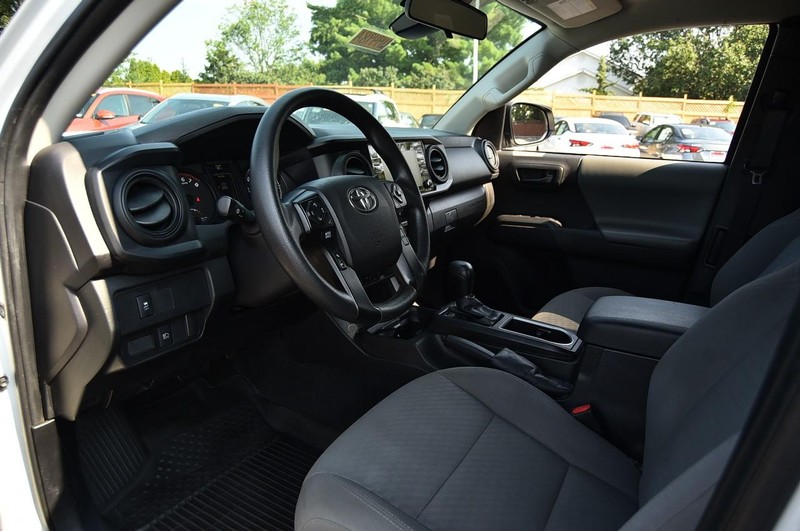 Toyota Tacoma 2WD Vehicle Image 09