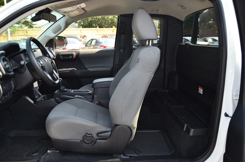 Toyota Tacoma 2WD Vehicle Image 11