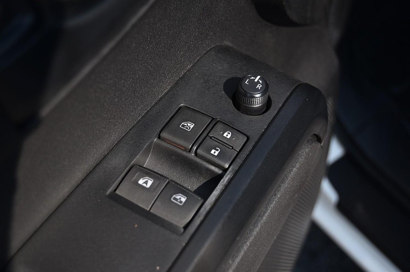 Toyota Tacoma 2WD Vehicle Image 12