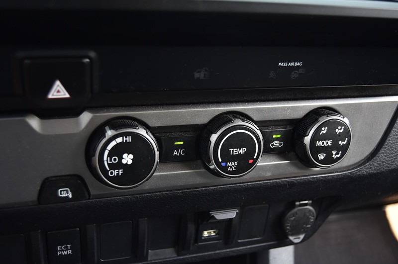 Toyota Tacoma 2WD Vehicle Image 17