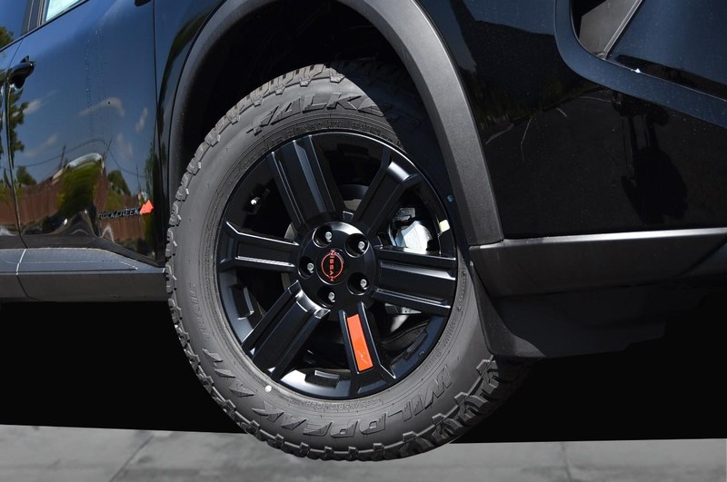 Nissan Rogue Vehicle Image 03