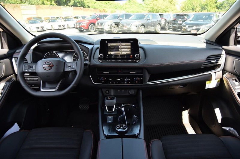 Nissan Rogue Vehicle Image 08