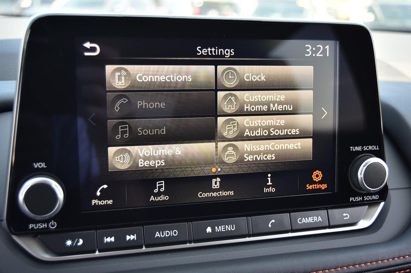 Nissan Rogue Vehicle Image 14