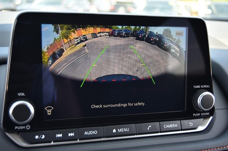 Nissan Rogue Vehicle Image 16