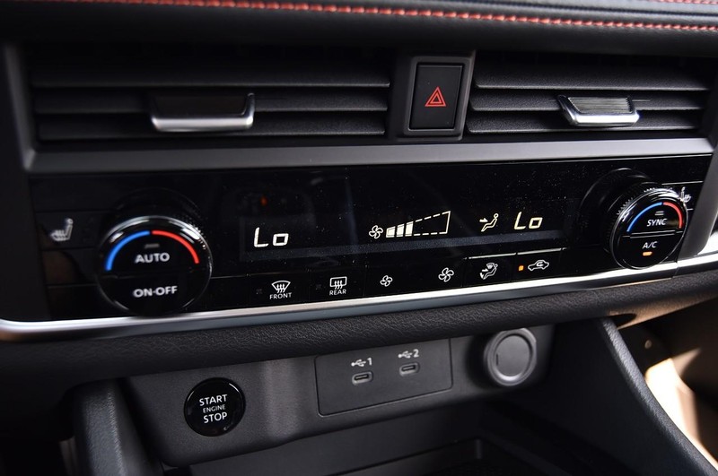 Nissan Rogue Vehicle Image 17