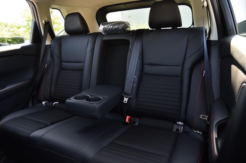 Nissan Rogue Vehicle Image 23