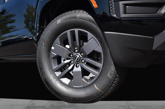 Nissan Frontier Vehicle Image 03