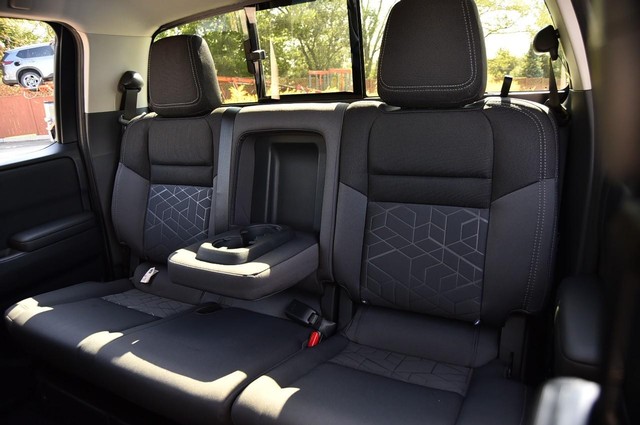 Nissan Frontier Vehicle Image 24