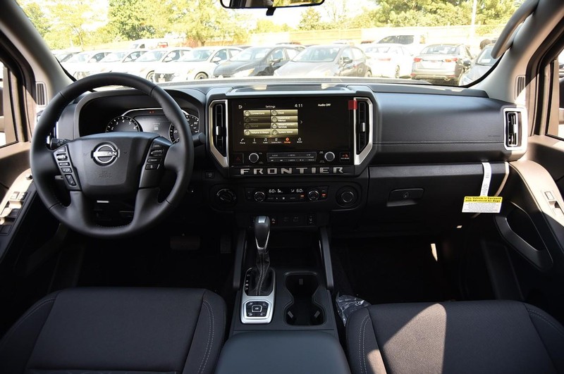 Nissan Frontier Vehicle Image 08