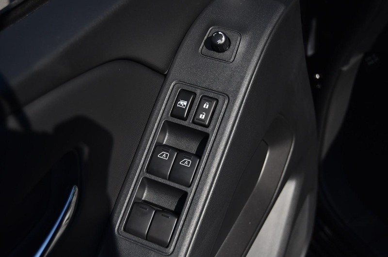 Nissan Frontier Vehicle Image 09
