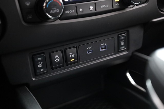 Nissan Frontier Vehicle Image 15