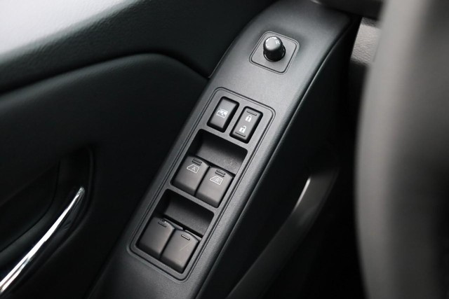 Nissan Frontier Vehicle Image 18