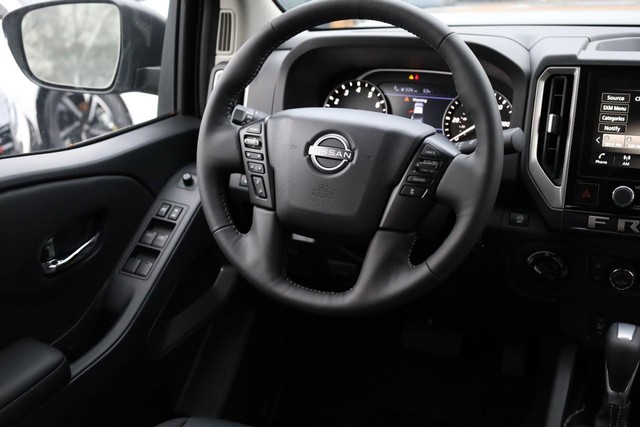 Nissan Frontier Vehicle Image 24