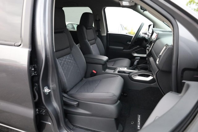 Nissan Frontier Vehicle Image 25