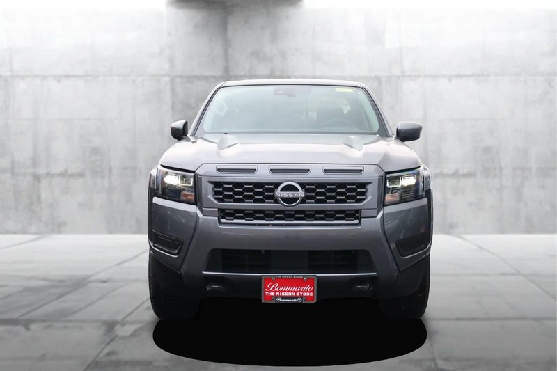 Nissan Frontier Vehicle Full-screen Gallery Image 4