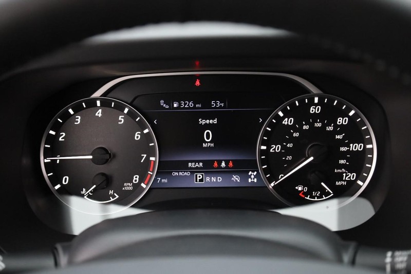 Nissan Frontier Vehicle Full-screen Gallery Image 10