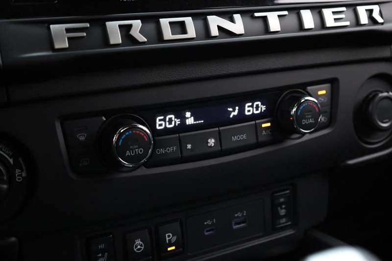 Nissan Frontier Vehicle Full-screen Gallery Image 13