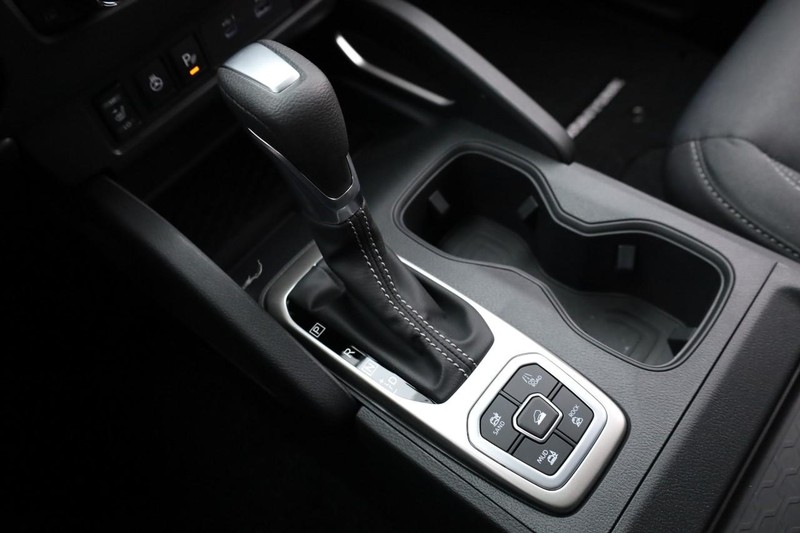 Nissan Frontier Vehicle Full-screen Gallery Image 16