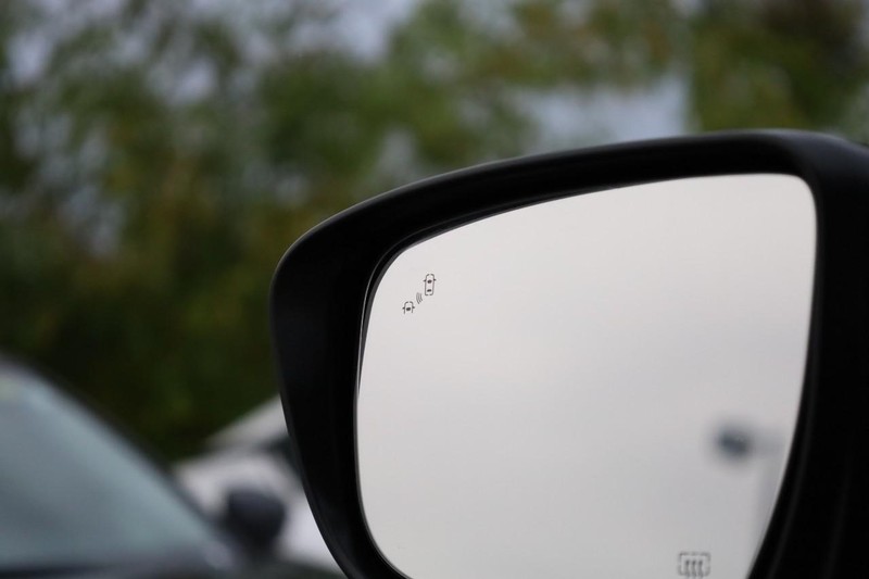 Nissan Frontier Vehicle Full-screen Gallery Image 20