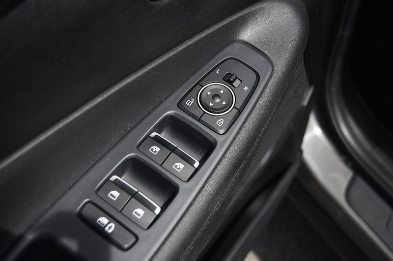 Hyundai Santa Fe Vehicle Image 09