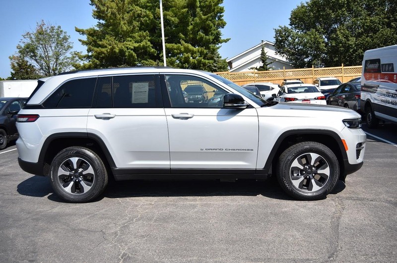 Jeep Grand Cherokee 4xe Vehicle Image 05