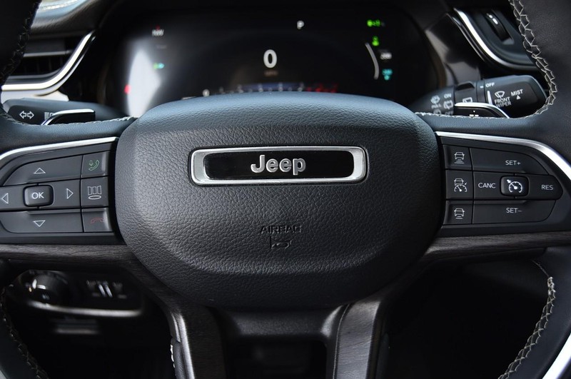 Jeep Grand Cherokee 4xe Vehicle Image 22