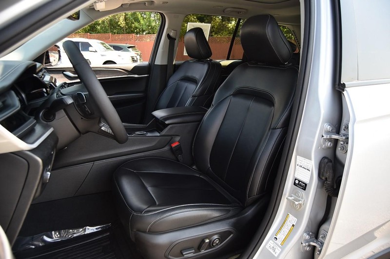 Jeep Grand Cherokee 4xe Vehicle Image 23
