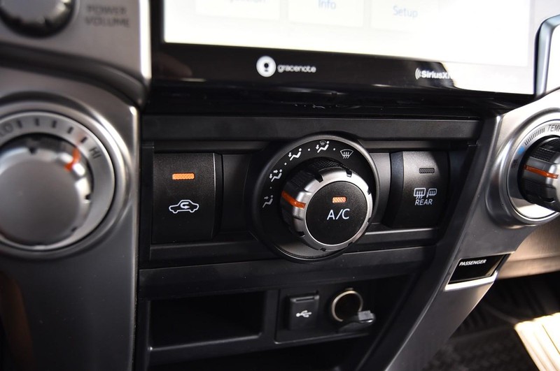 Toyota 4Runner Vehicle Image 15