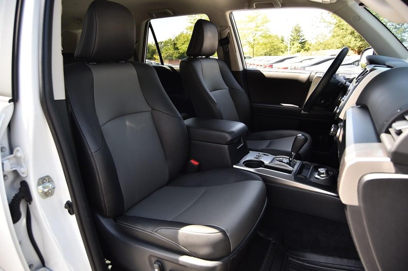 Toyota 4Runner Vehicle Image 21