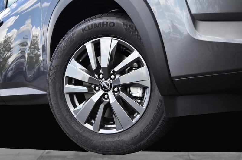 Nissan Pathfinder Vehicle Image 03