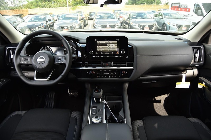 Nissan Pathfinder Vehicle Image 08