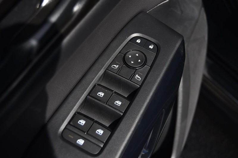Nissan Pathfinder Vehicle Image 09