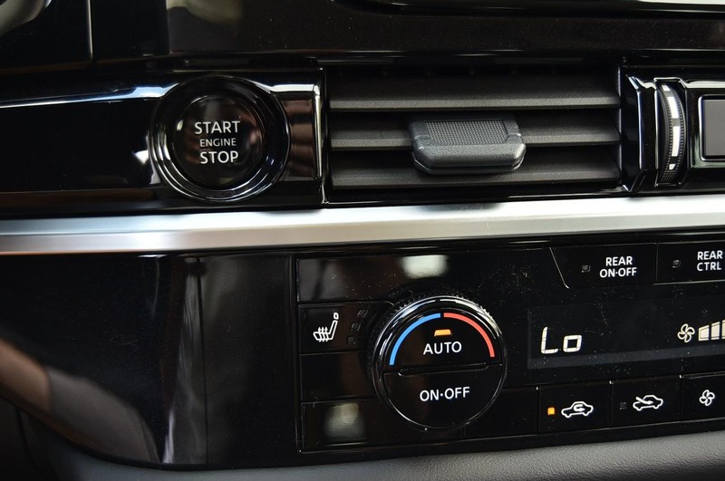 Nissan Pathfinder Vehicle Image 15