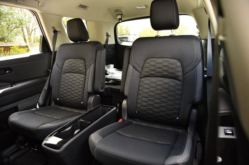 Nissan Pathfinder Vehicle Image 23