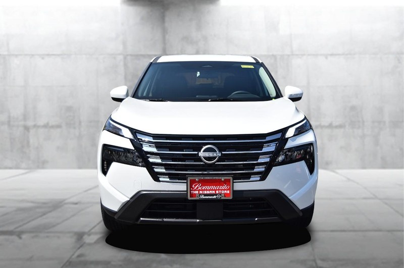 Nissan Rogue Vehicle Image 04