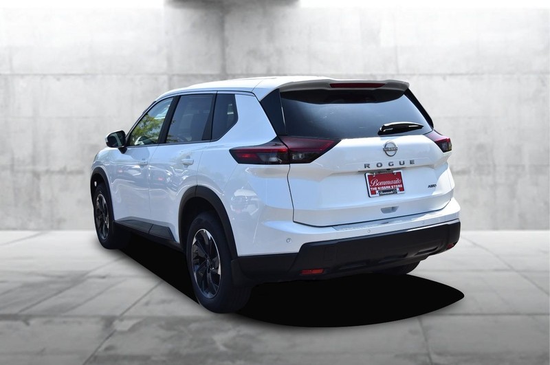 Nissan Rogue Vehicle Image 07