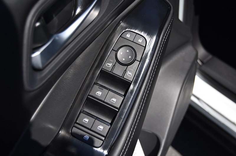 Nissan Rogue Vehicle Image 09