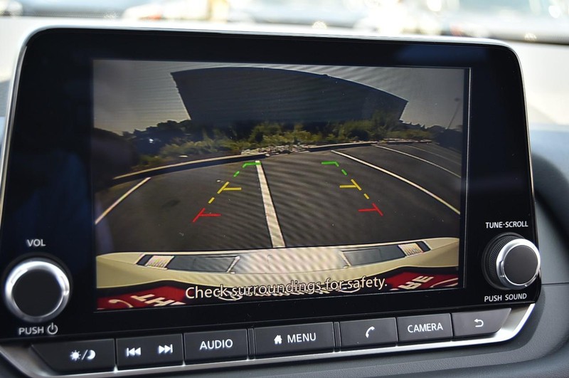 Nissan Rogue Vehicle Image 13