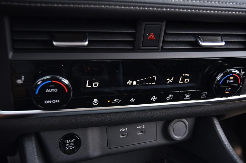 Nissan Rogue Vehicle Image 15