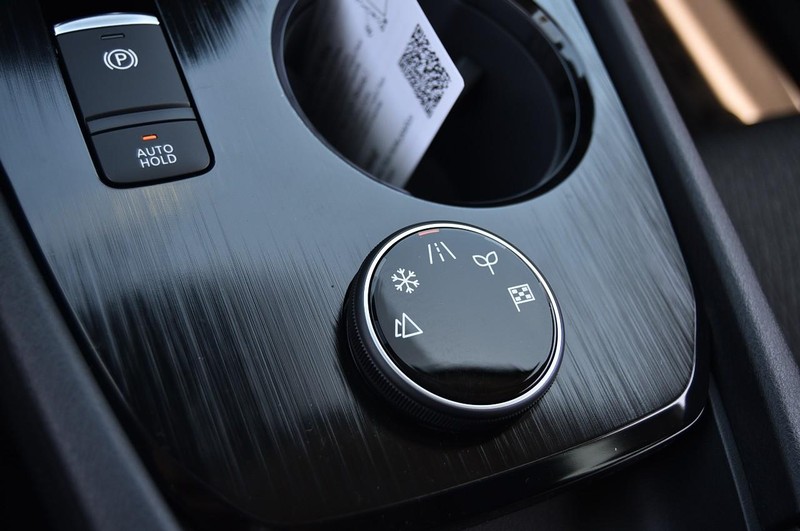 Nissan Rogue Vehicle Image 17