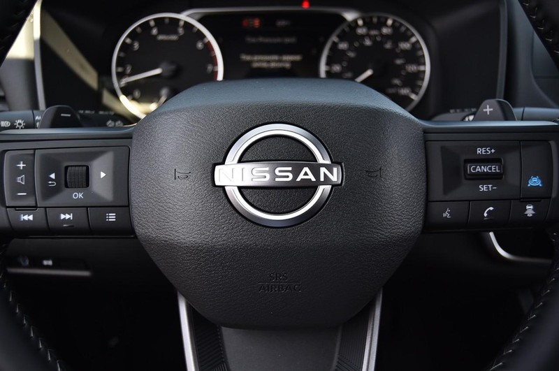 Nissan Rogue Vehicle Image 18