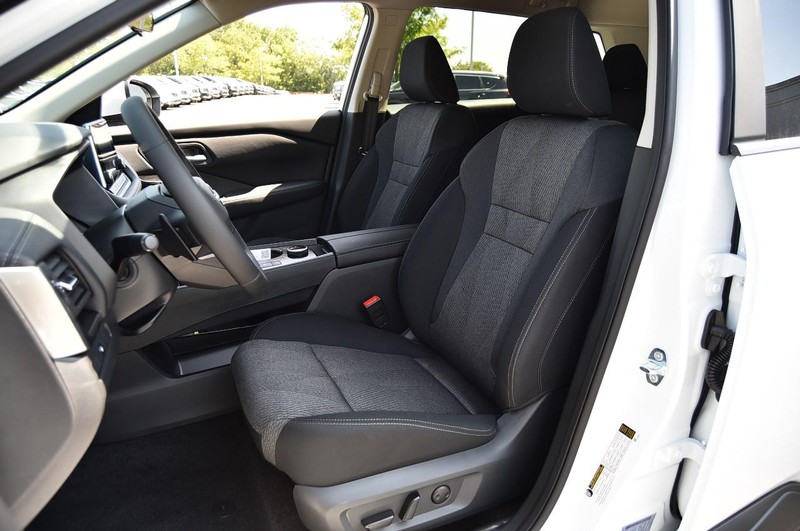 Nissan Rogue Vehicle Image 19